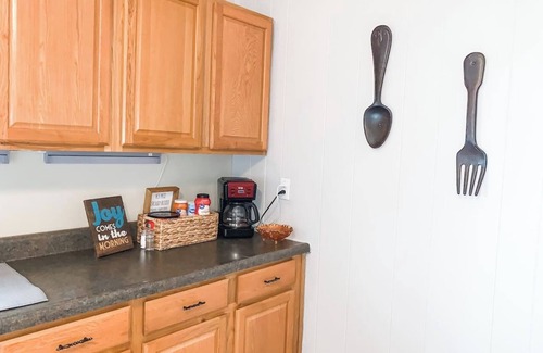 Pevely House | Cozy Serene home off 55 Queen Bed Smart TVs Wifi Secluded Nice View With Coffee