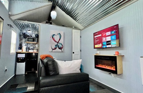 Geneva Cabin | Cozy Shed-Teau in Geneva