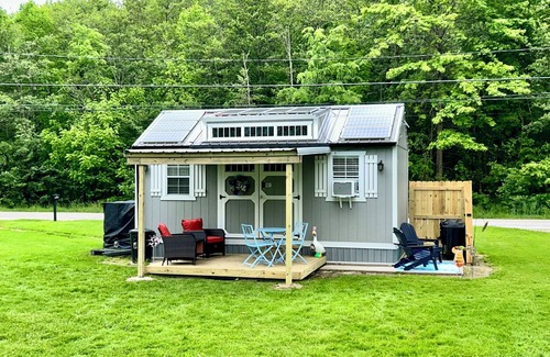 Geneva Cabin | Cozy Shed-Teau in Geneva