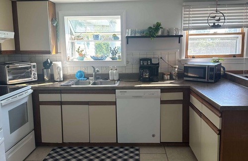 Strathmere House | Cozy Shore House, Beach on one side, Bay on the other side