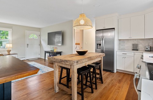 Guilford House | Cozy Shoreline home a short walk from downtown Guilford