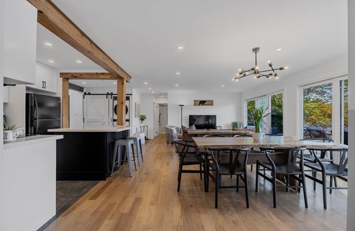 Port Carling Cottage | Cozy Shores, Hot tub and sauna, pet friendly. kayak, boating and golf