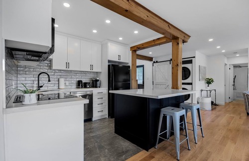 Port Carling Cottage | Cozy Shores, Hot tub and sauna, pet friendly. kayak, boating and golf
