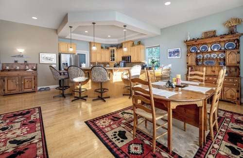 Cedar Ridge House | Cozy Sierra foothills home with 3Bedrooms, 2full baths with outdoor deck dinning
