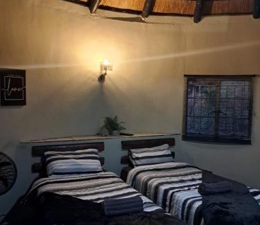 Umjindi Ski Chalet | Cozy Single Rondawel
