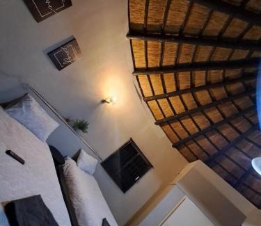Umjindi Ski Chalet | Cozy Single Rondawel