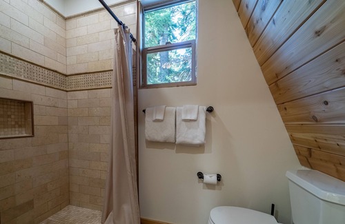 Olympic Valley Cabin | Cozy Ski Cabin in Alpine Meadows