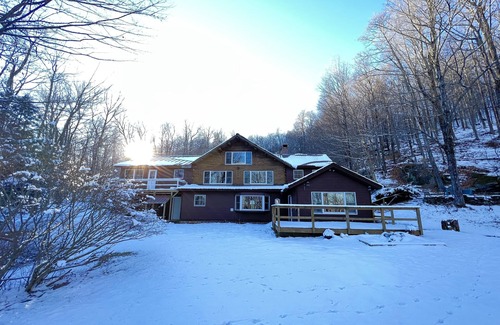 Stratton House | Cozy ski cabin, minutes to mountains