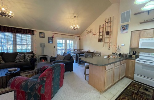 Mercersburg Ski Chalet | Cozy Ski Chalet at Whitetail Resort .right next to the slopes!