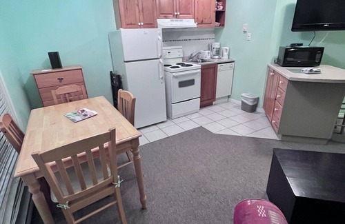 Mont-Tremblant Condo | Cozy ski -in ski -out Condo on the Mountain , Minutes to ski Lifts, Parking