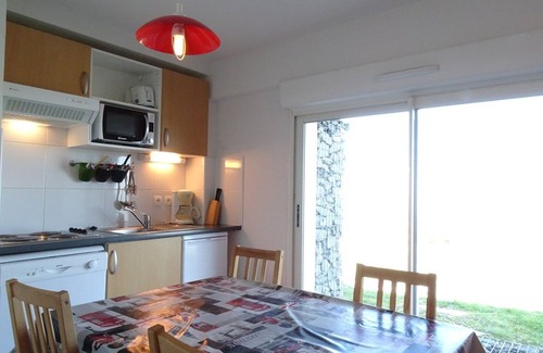 Arette Apartment | Cozy Ski-In/Ski-Out Apt, Sleeps 6, Mountain Views, Free Parking, Ski Locker, TV, Dishwasher