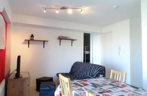 Arette Apartment | Cozy Ski-In/Ski-Out Apt, Sleeps 6, Mountain Views, Free Parking, Ski Locker, TV, Dishwasher