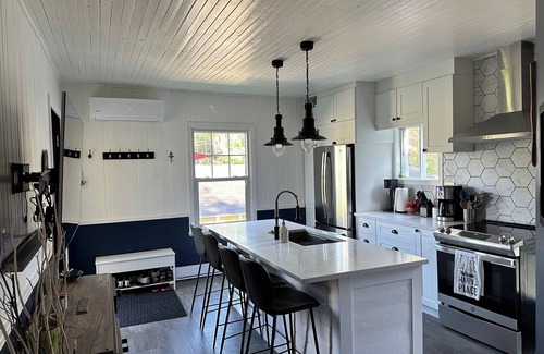 Sainte-Agathe-des-Monts House | Cozy ski retreat on Lakefront Cottage In Ivry-sur-le-Lac