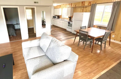Honor House | Cozy Sleeping Bear Dunes Cabin 1