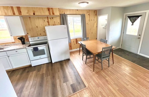 Honor House | Cozy Sleeping Bear Dunes Cabin 1