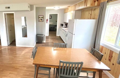 Honor House | Cozy Sleeping Bear Dunes Cabin 1
