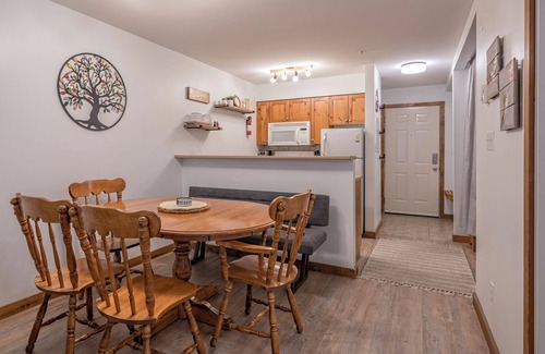 Silver Star Mountain Condo | Cozy slopeside 1 bedroom + alcove Creekside condo steps from the skiway