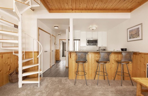 Big Sky Condo | Cozy Slope-Side 2 Bedroom, Walk to Chairlifts!