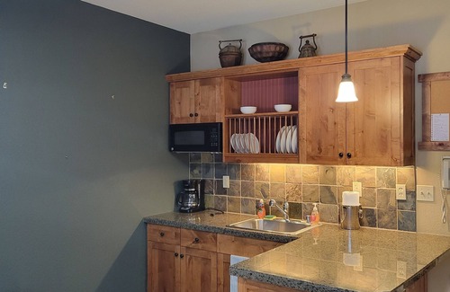 Kellogg Condo | Cozy Slope Studio