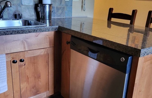 Kellogg Condo | Cozy Slope Studio