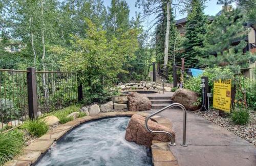 Snowmass Village Hotel | Cozy Slopeside Condo