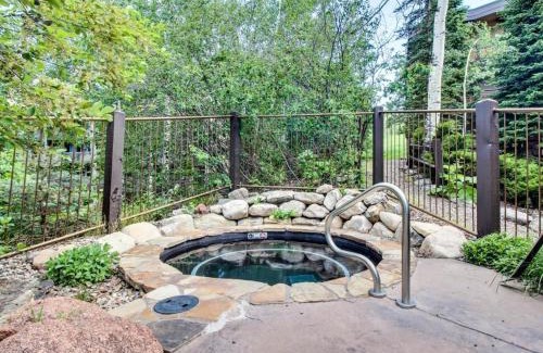 Snowmass Village Hotel | Cozy Slopeside Condo