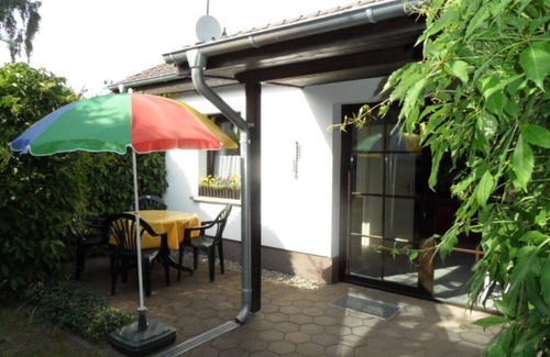 Freest House | Cozy, small cottage quiet in the garden, with sauna, 350 m to the beach