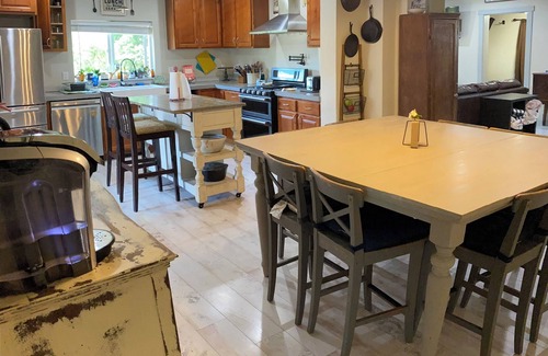 Rainier House | Cozy Small Town Getaway