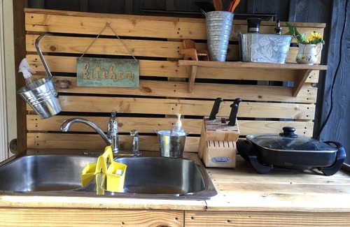 Baddow Cottage | Cozy & small waterfront cottage, dog friendly! 2 to 4 people, 2 hours from GTA