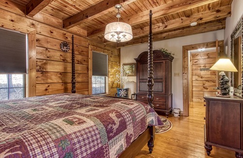 Townsend Cabin | Cozy Smoky Mountain Cabin, Hot Tub, Wood Fireplace, GREAT location to Cades Cove