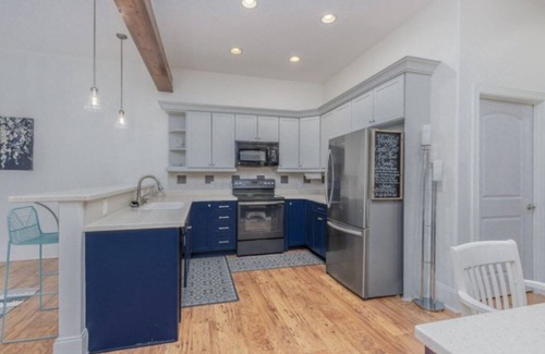 Sevierville House | Cozy Smoky Mountain Retreat Saltwater Pool Hot Tub Sleeps 6-Perfect Getaway!