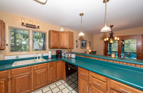 Townsend House | Cozy Smoky Mountain view and golf escape near Cades Cove