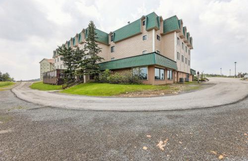 Snowshoe Apartment | Cozy Snowshoe Condo Rental Walk to Chair Lift!