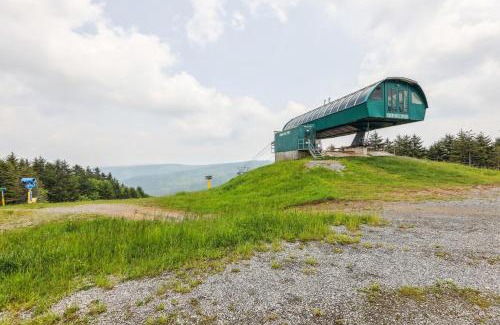 Snowshoe Apartment | Cozy Snowshoe Condo Rental Walk to Chair Lift!