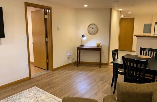 South Burlingame House | Cozy So Burlingame 2 bdrm. Close to I-5, OHSU, L&C