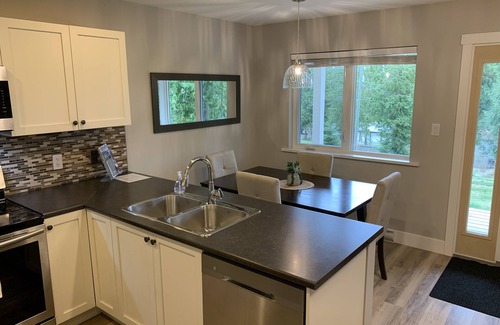 Gibsons House | Cozy Soames Hill Cabin, close to everything enjoyable for your relaxation.