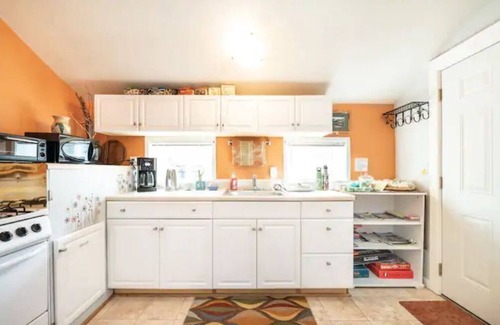 Colorado Springs Cottage | Cozy Solar Cottage on the West Side