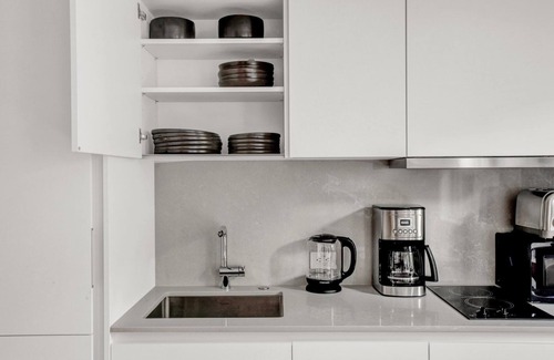 Columbus Apartment | Cozy South End Studio near T, Shops + Dining, by Blueground