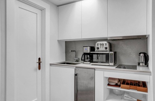 Columbus Apartment | Cozy South End Studio near T, Shops + Dining, by Blueground