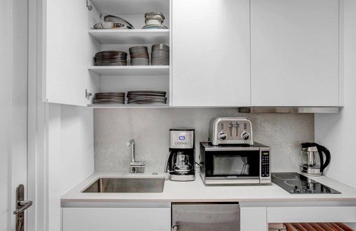 Columbus Apartment | Cozy South End Studio near T, Shops + Dining, by Blueground