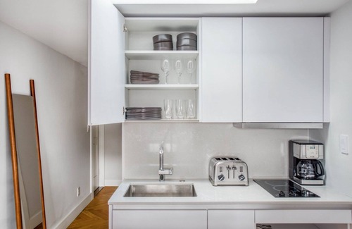 Columbus Apartment | Cozy South End Studio near T, Shops + Dining, by Blueground