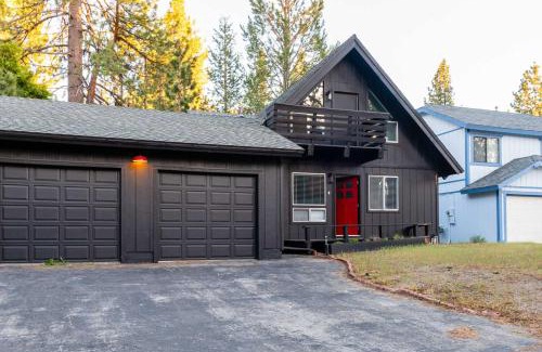 Highland Woods House | Cozy South Lake Tahoe Home with Fireplace!
