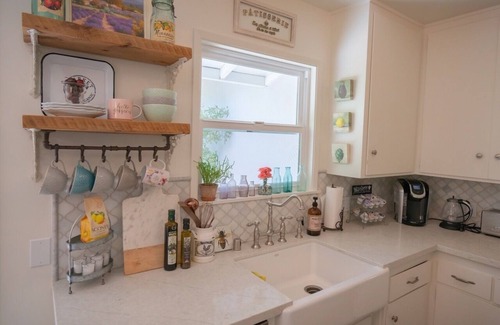 Sierra Madre House | Cozy Southern California Lavender Cottage Sierra Madre