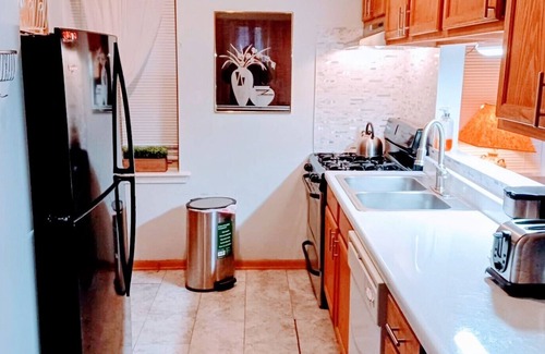 South Shore Condo | Cozy Southshore Condo