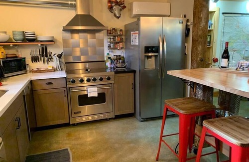 Richmond Apartment | Cozy Spa Sanctuary-Steps to Restaurants and Shopping