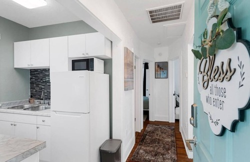 Virginia Park Apartment | Cozy Space, 5beds w/Free Parking, Near Raymond James Stadium & Amalie Arena