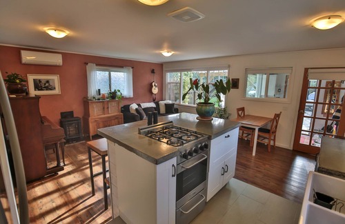 Ganges Cottage | Cozy space in Ganges