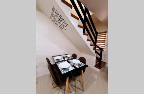 Pallocan Apartment | Cozy Space Near SM with Netflix and Fiber WiFi