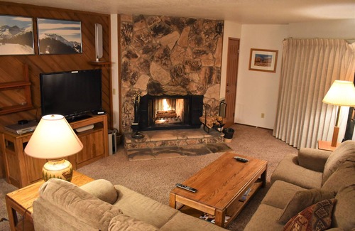 Mammoth Lakes Condo | Cozy & Spacious 2 bedroom condo with Business Wifi