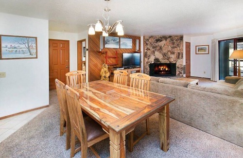 Mammoth Lakes Condo | Cozy & Spacious 2 bedroom condo with Business Wifi